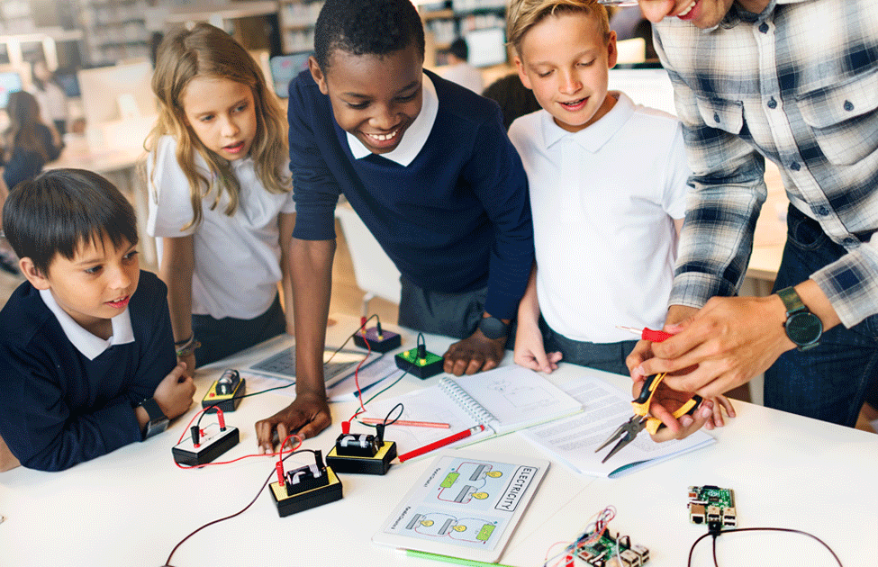 students teamwork  loading=