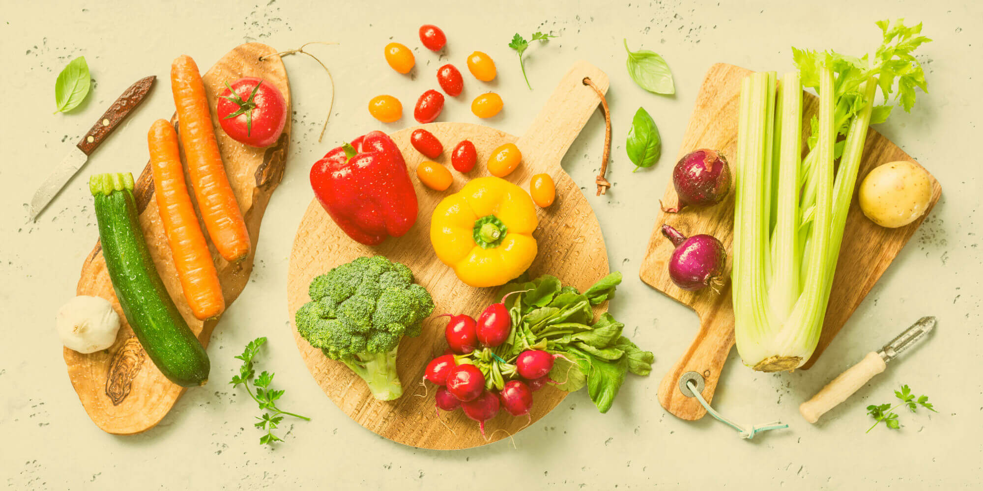 vegetables on a chopping board 